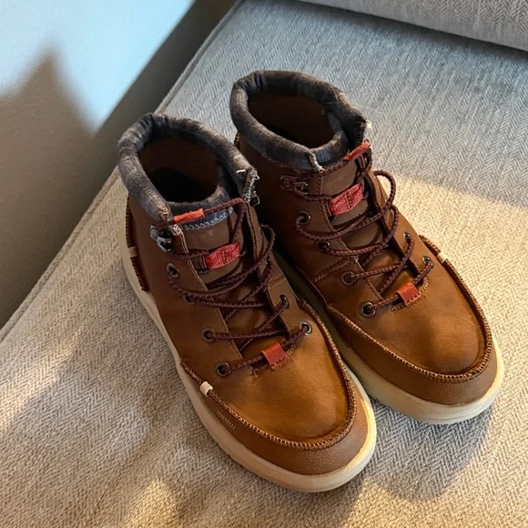 Hey Dude Kids Tan Boots - Picture 2 of 3
